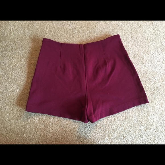 High-waisted forever 21 shorts - Picture 2 of 3